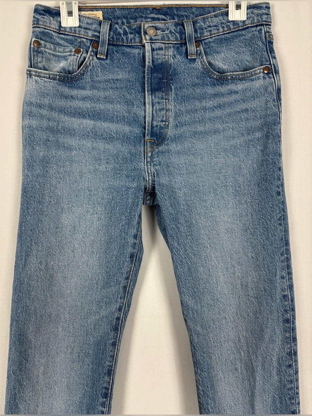 Levi’s 501 Medium Wash Mid Rise Slim Straight Leg Jeans Size 28W 30L - Picture 3 of 9